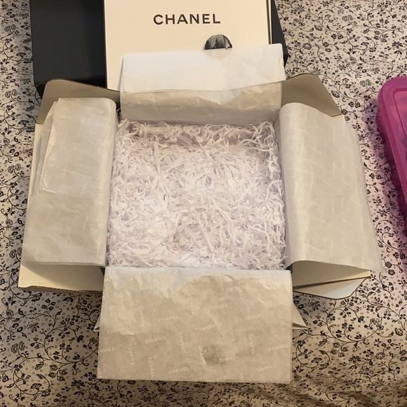 SALE❗️Authentic Chanel Box & Receipt Holder - Picture 4 of 9